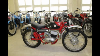 Increíble colección de motos clásicas españolas