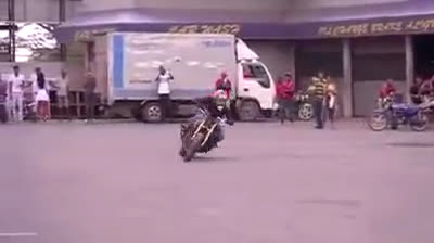 SPECTACULAR skill of this moto-biker