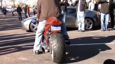 ¿Una moto con un motor de un helicóptero? En este vídeo tienes la respuesta