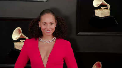 Alicia Keys lleva 4 años sin usar maquillaje. Estas son las razones.