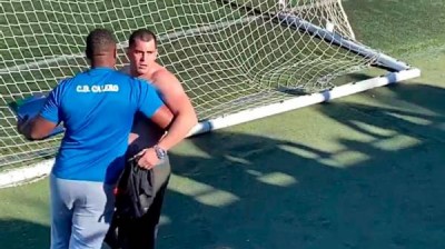 ¡LAMENTABLE! Intentan agredir a un árbitro en un partido de niños