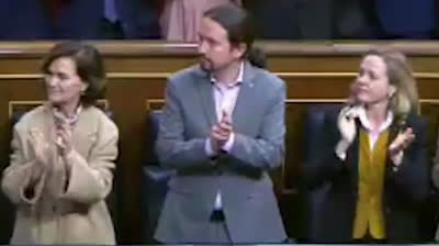 Pablo Iglesias and Irene Montero applaud the King's speech