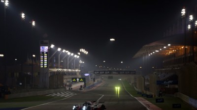 Anthony Davidson adelanta en la oscuridad de Le Mans 2011