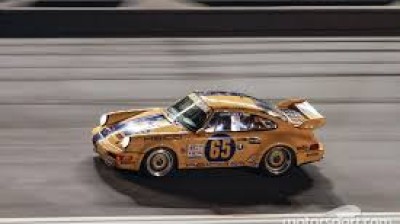 Porsche 964 overtaking at Daytona 1994