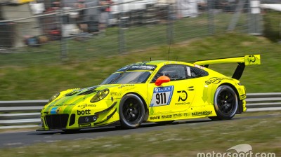 BRUTAL adelantamiento de Kevin Estre en Nurburgring