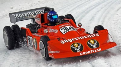 Una Formula 1 nel 1974 sulla neve