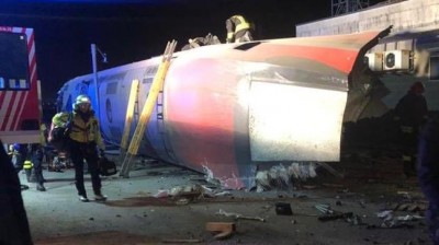 A train derails in Italy and leaves several dead