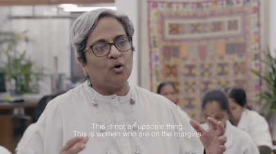 Así se hicieron los carteles reivindicativos del último desfile de Dior