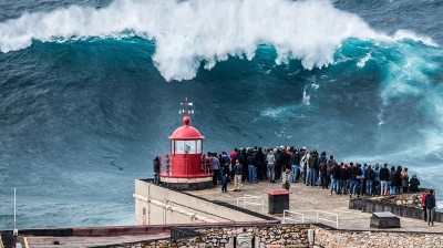 Todo listo en Nazaré para el “Tow Surfing Challenge”, la ola  más grande del mundo