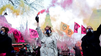 Extinction Rebellion se manifiesta en Londres contra el impacto ambiental de la moda