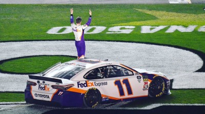 Hamlin gana Daytona 500 en una última vuelta de locura