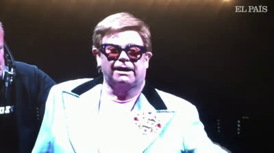 Una neumonía obliga a Elton John a interrumpir un concierto