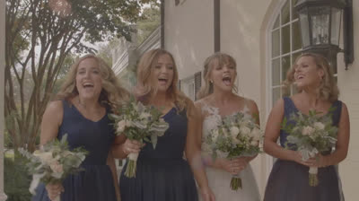 El duo Cross Atlantic acaba de publicar el videoclip de su canción "Just a Word" en el que además comparten con su público imágenes del día de su boda.