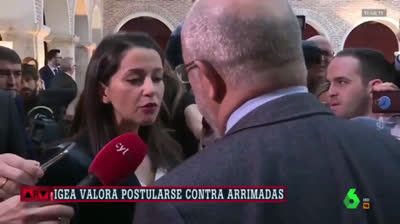 Arrimadas and Igea conversation in front of all the media