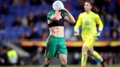 TREMENDO fallo de Neto a portería vacía