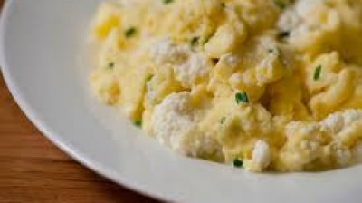 Receta de huevos revueltos con queso