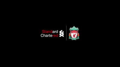 Standard Chartered cumple 10 años de patrocinio con el Liverpool