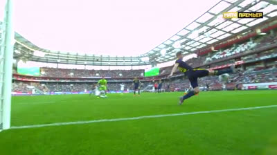 ESPECTACULAR defensa en la Liga Rusa de fútbol