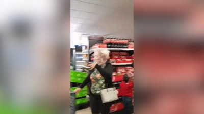 Coronavirus, ¿Llevar bolsas en la cabeza es el remedio?