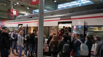 España en cuarentena pero los trenes de Madrid están llenos ¿lógico?