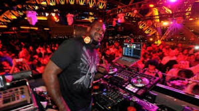 Shaquille O’Neill se pasa a DJ durante la cuarentena