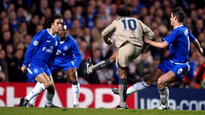 But de Ronaldinho contre Chelsea