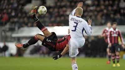 Gol in rovesciata clamoroso di Mexes