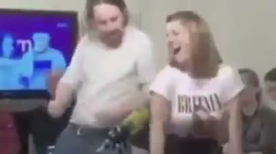 Irene Montero vigila el Twerk de Pablo Iglesias - MEME