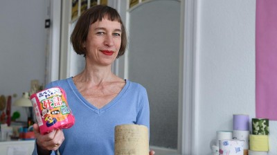 Juli Gudehus, the toilet paper collector