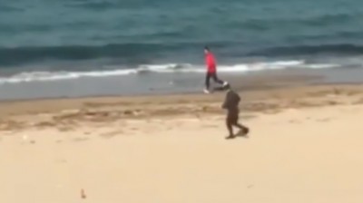 Police vs Runner on the beach with comments from La Vuelta