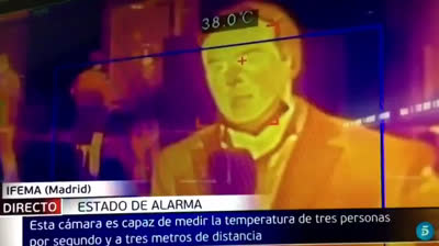 A journalist gets a fever of 38° during a live connection