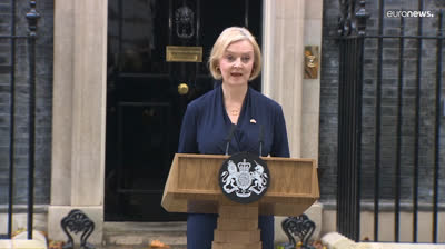 Dimite Liz Truss como Primera Ministra del Reino Unido