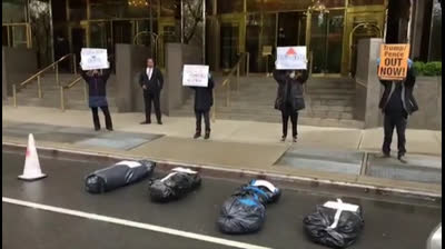 Bolsa de cadáveres frente a las propiedades de Trump