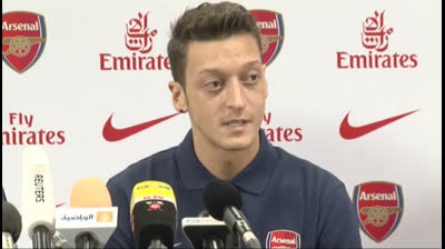 Ozil se niega a bajarse el sueldo