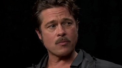 Brad Pitt escupe a una fascista