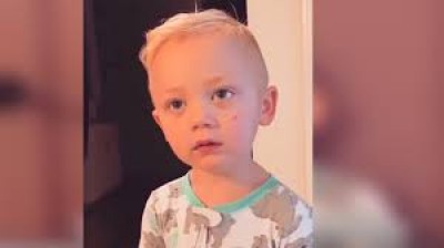 Niño perdona a su madre por comerle las gominolas