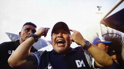 Maradona defiende a Ronaldinho