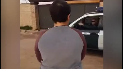 Surprise of the Civil Guard to a child of Pago del Humo