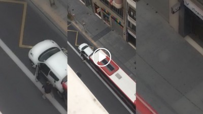 Autobús embistiendo coche en Valencia