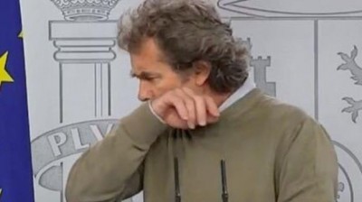 Fernando Simón cough attack on live