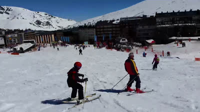 Cámara rápida. Esquiar en Pas de la Casa. Andorra.