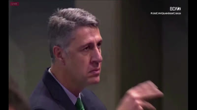 Albiol se emociona al jurar el cargo de alcalde de Badalona