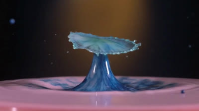 Gocce che cadono al rallentatore