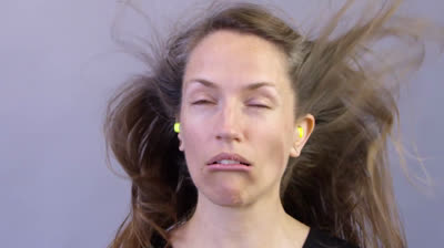 Bläser im Gesicht - Zeitlupe