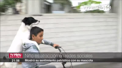 Enfant qui fait du vélo avec son chien