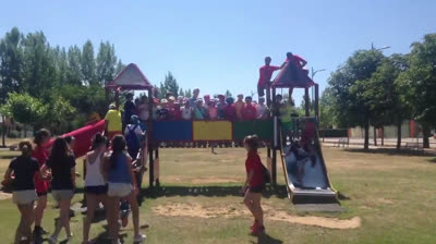 Cámara rápida. Subiendo al pueblo en el campamento.