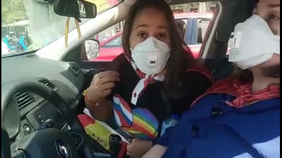 Mujer inmigrante lesbiana y de VOX