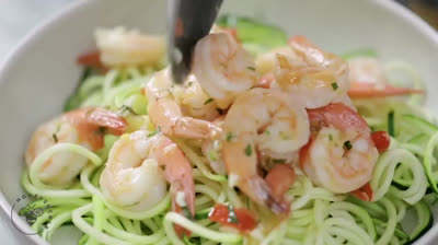 Receta de Espaguetis de calabacín con gambas al ajillo