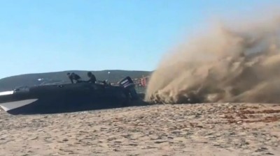 Persecución de una lancha en una playa de Cádiz a plena luz del día