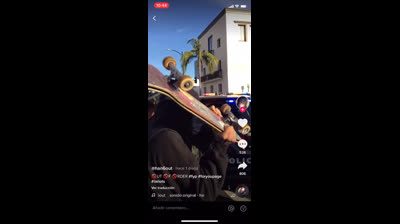 Skaters destrozando patrulla de policia